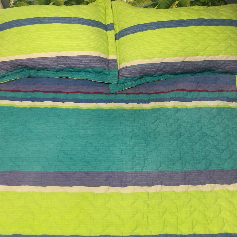 Coastal Colors Quilt w/Shams - King